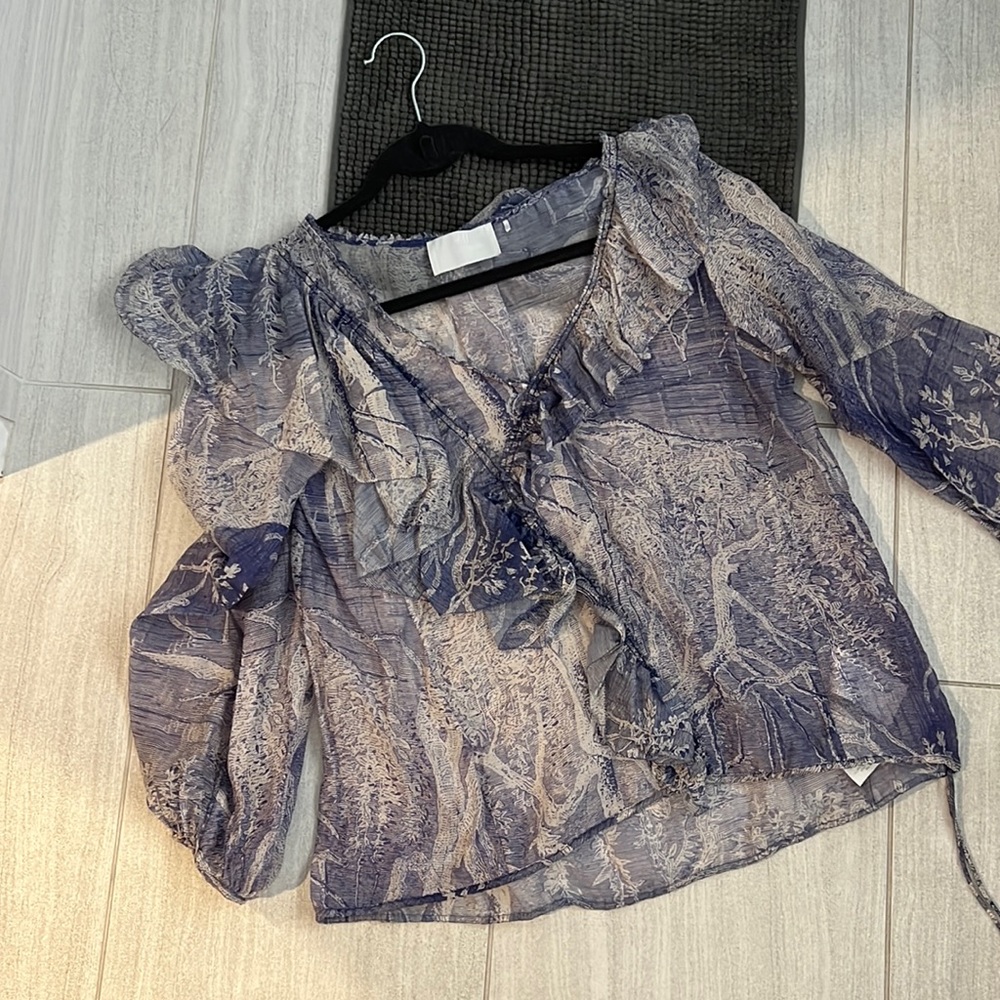 HM Conscious exclusion blue floral top